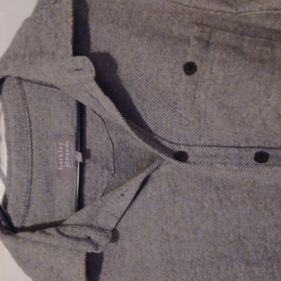 🌺Men's Gray Button-Up Shirt - Picture 3 of 5